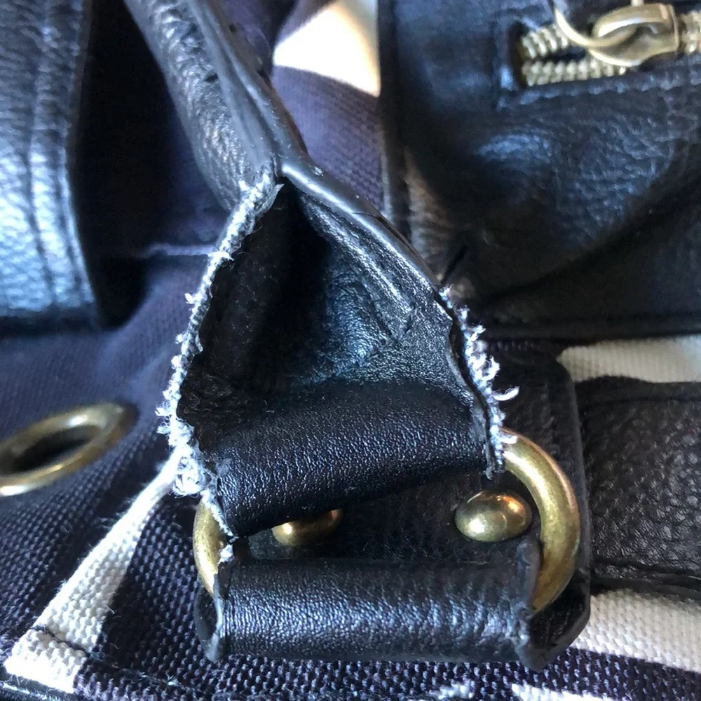 ✨Desigual purse from Spain - Picture 9 of 9